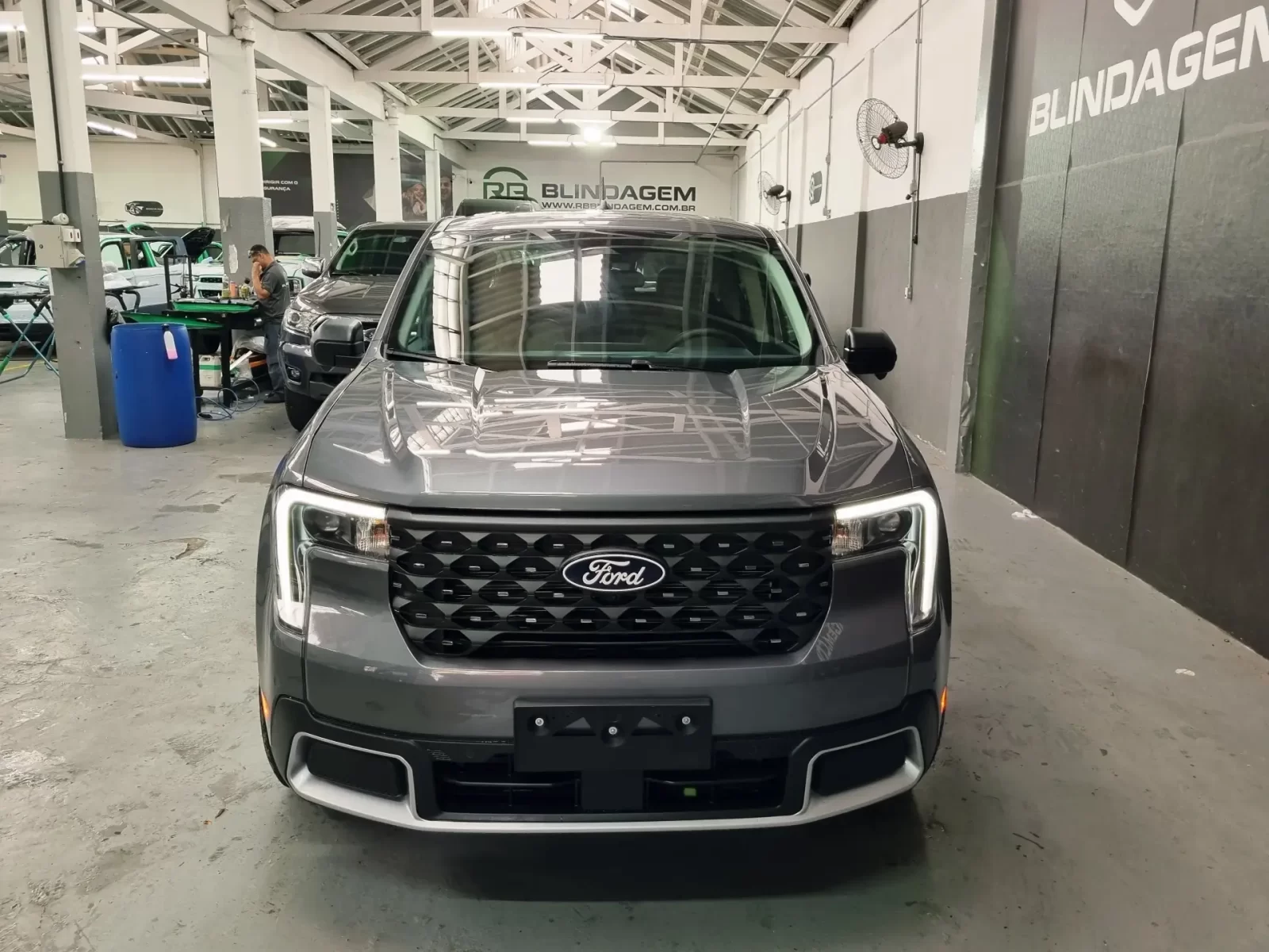 ford-maverick-2-5-hybrid-lariat-ecvt-02