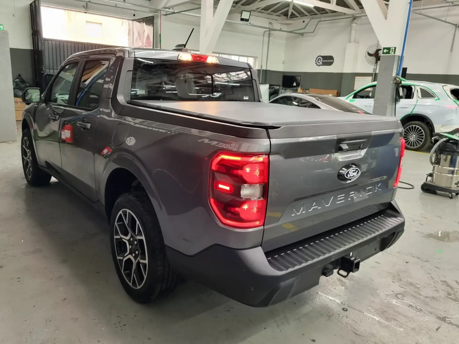 ford-maverick-2-5-hybrid-lariat-ecvt-04