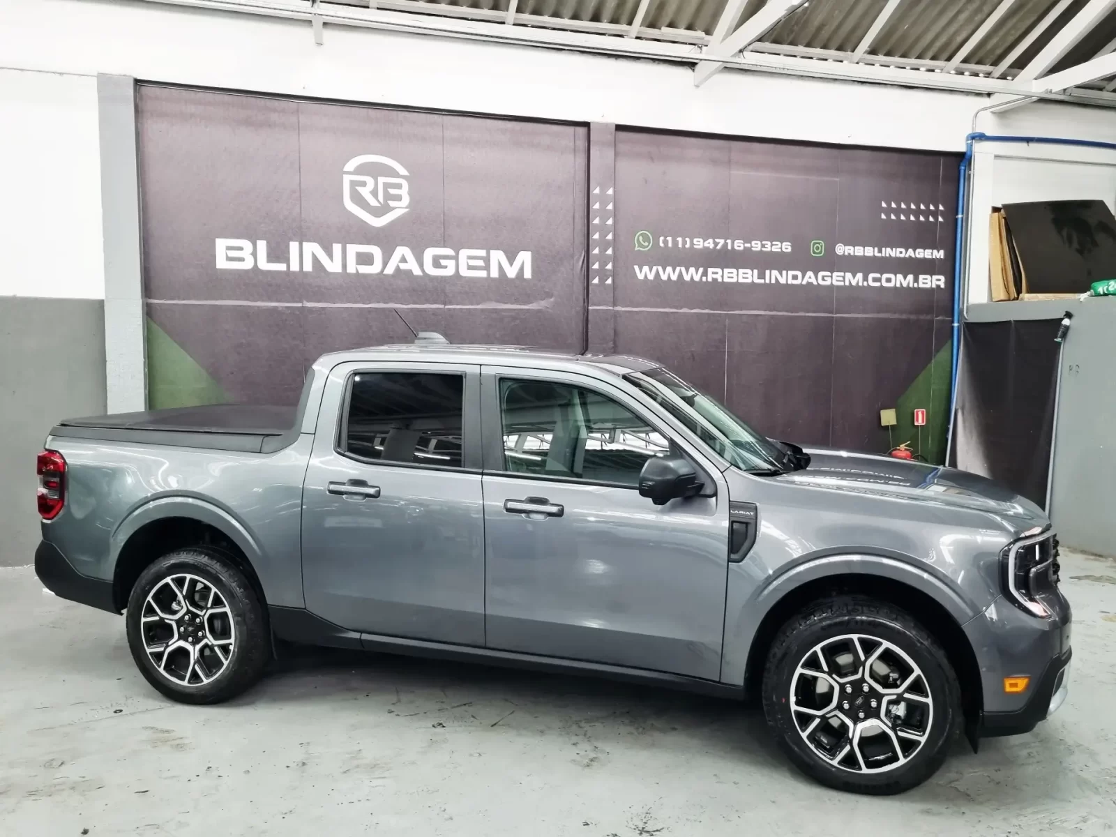 ford-maverick-2-5-hybrid-lariat-ecvt-07