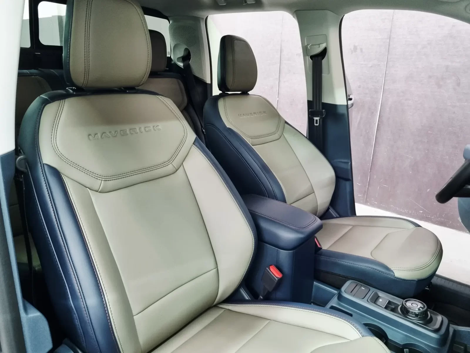 ford-maverick-2-5-hybrid-lariat-ecvt-16