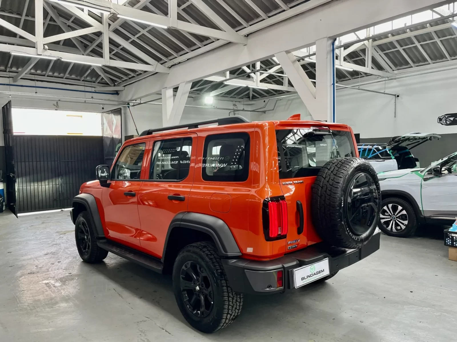 gwm-tank-300-2-0-hi4t-phev-4x4-9hat-10