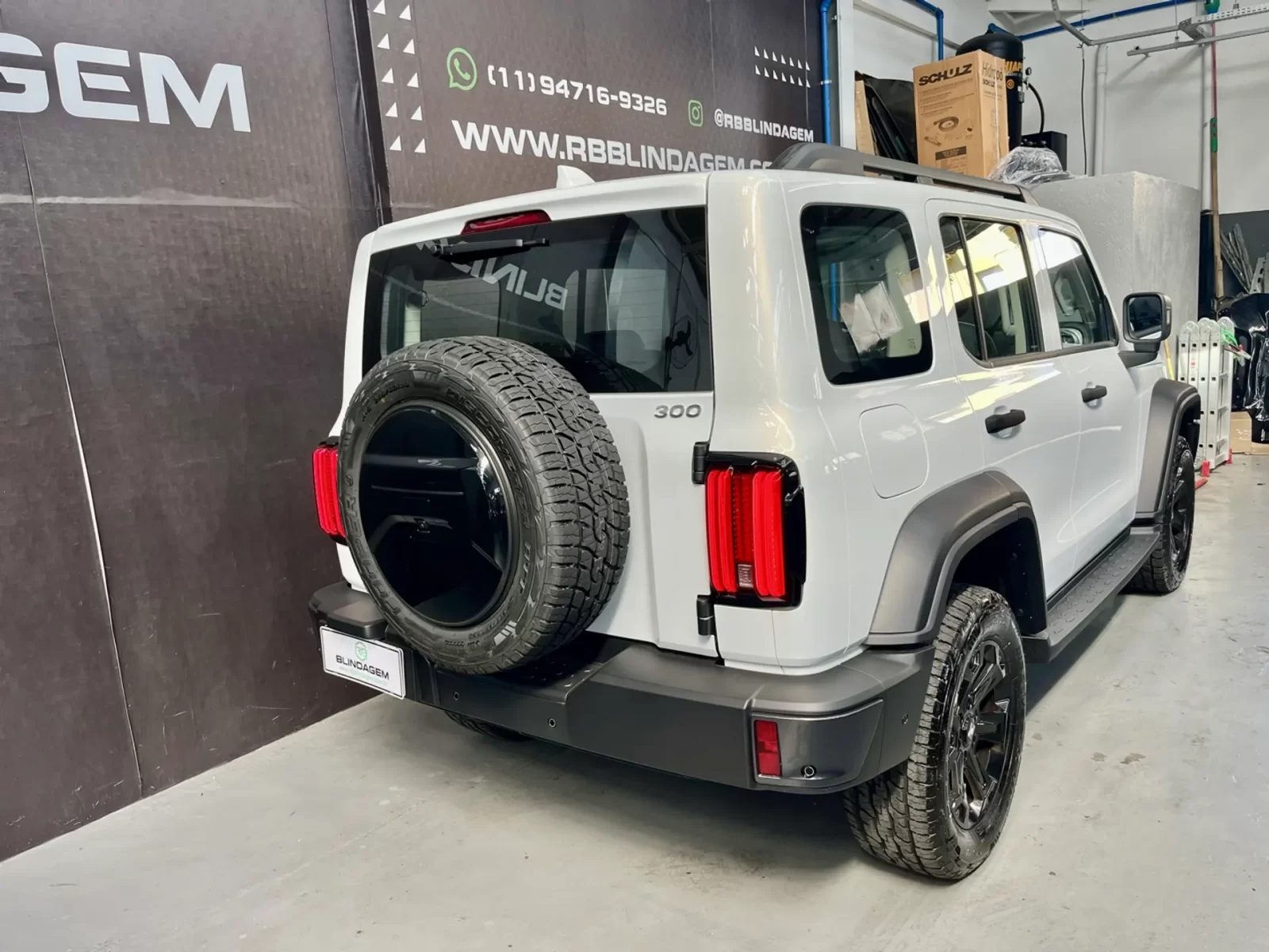 gwm-tank-300-20-hi4-t-phev-4x4-9hat-4-portas-2025-05