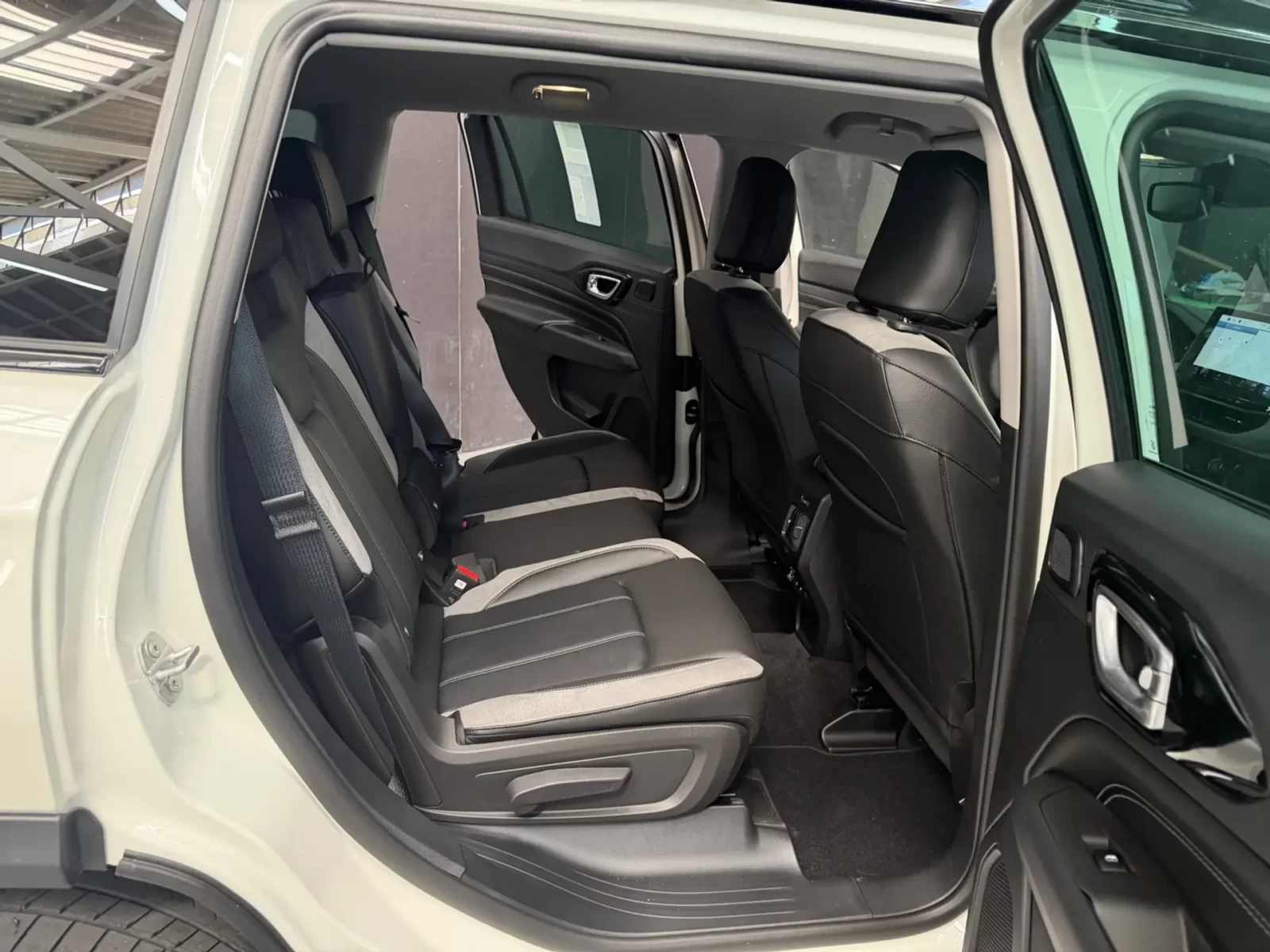 jeep-commander-1-3-t270-turbo-mhev-limited-at6-11