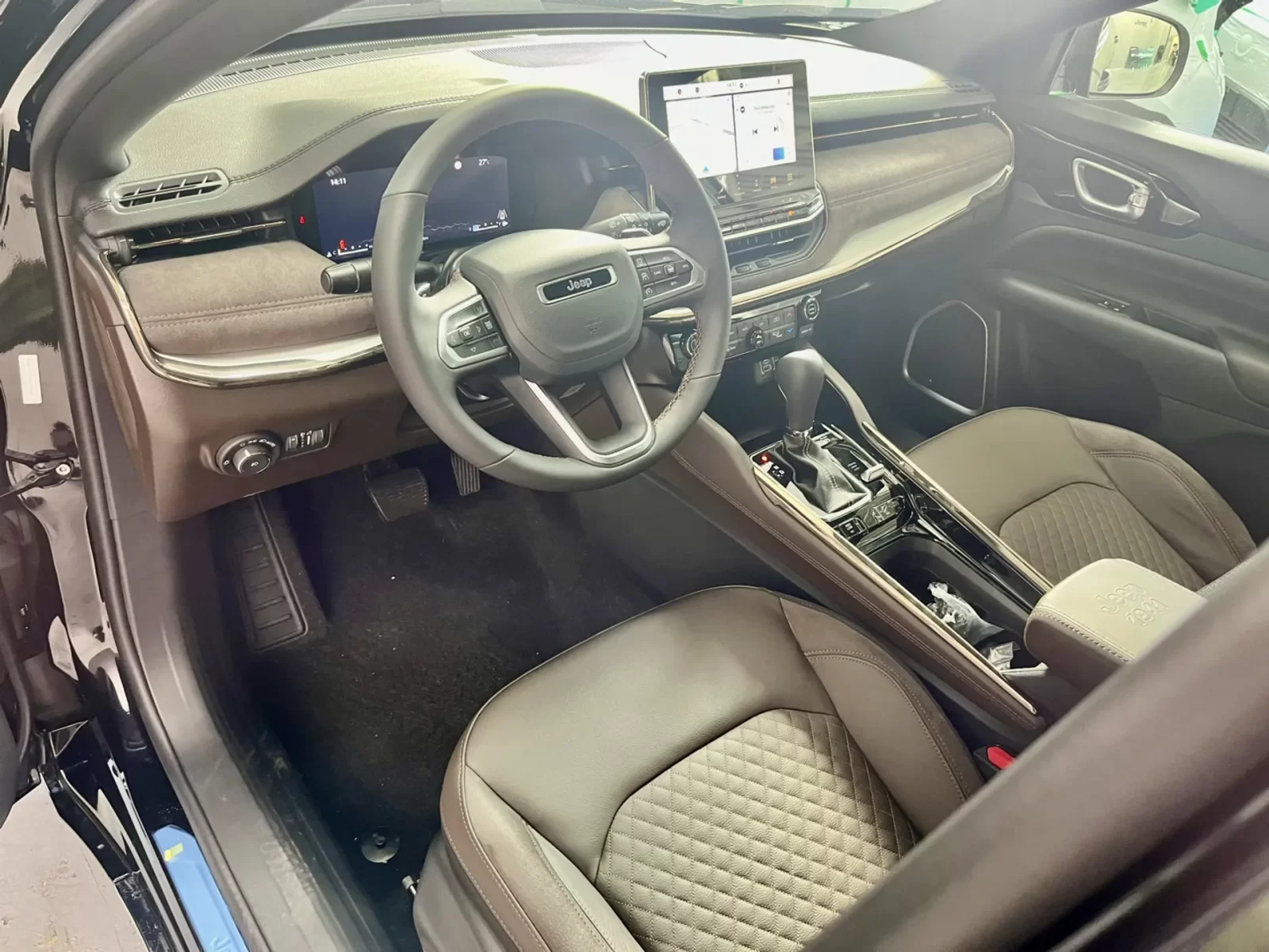 jeep-commander-2-2-turbo-diesel-overland-at9-14