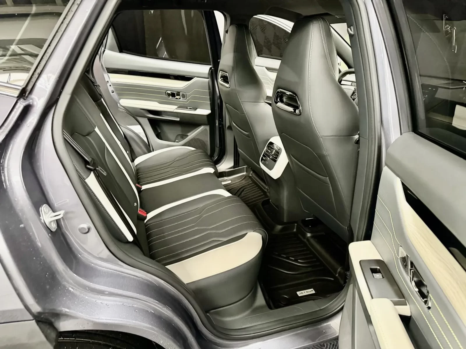 jetour-s06-1-5-tgdi-phev-advance-dht-11