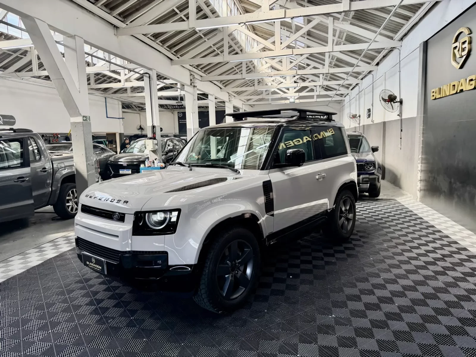 land-rover-defender-3-0-d350-turbo-diesel-mhev-90-xdynamic-hse-awd-automatico-04