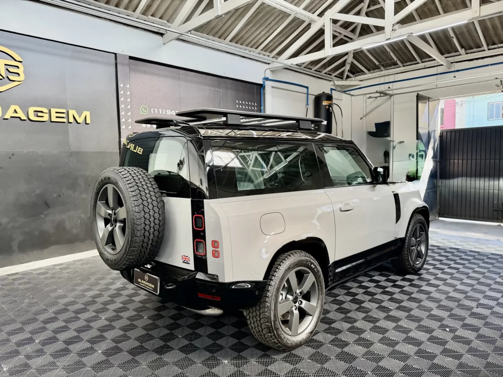 land-rover-defender-3-0-d350-turbo-diesel-mhev-90-xdynamic-hse-awd-automatico-06