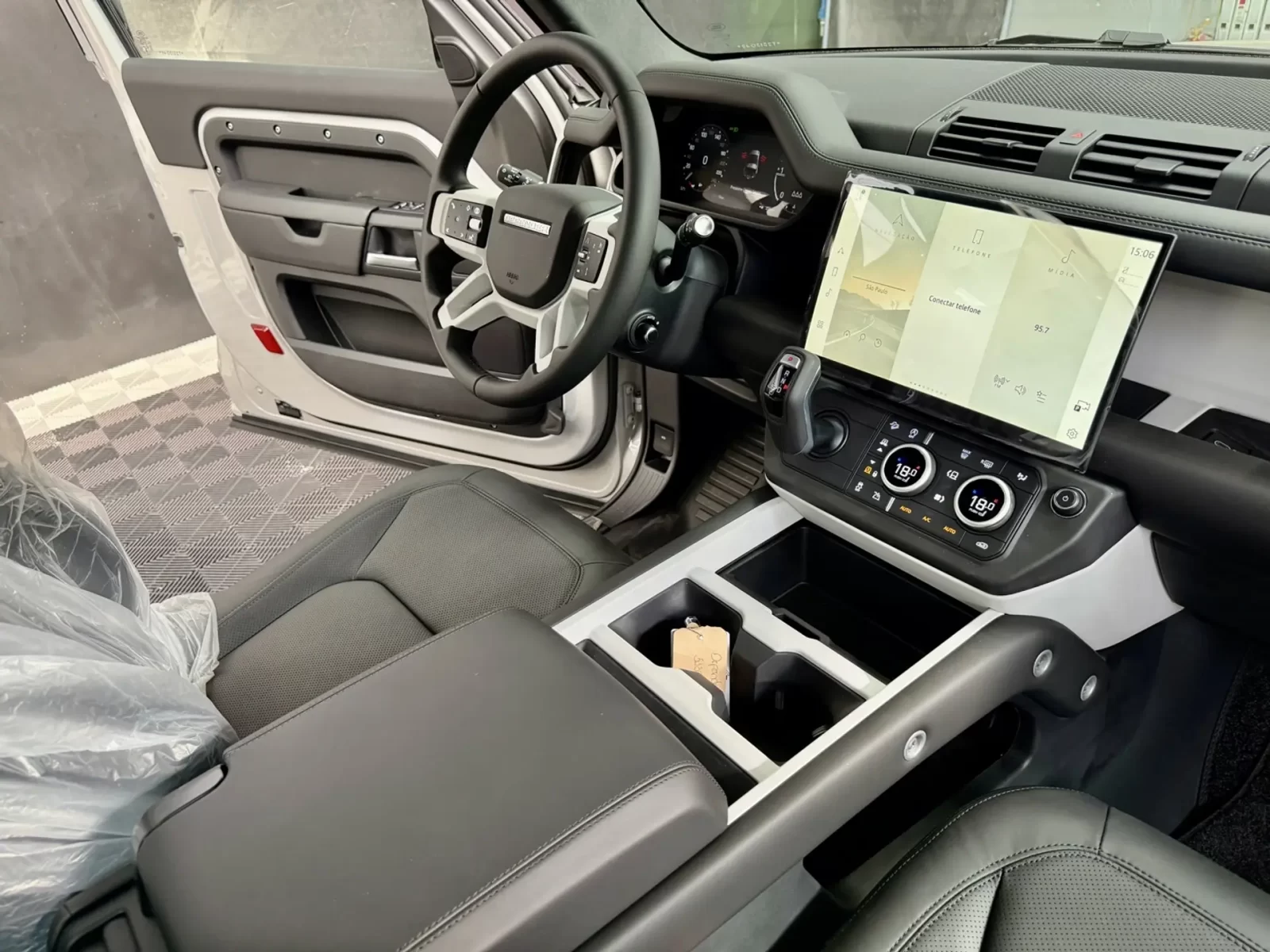 land-rover-defender-3-0-d350-turbo-diesel-mhev-90-xdynamic-hse-awd-automatico-11