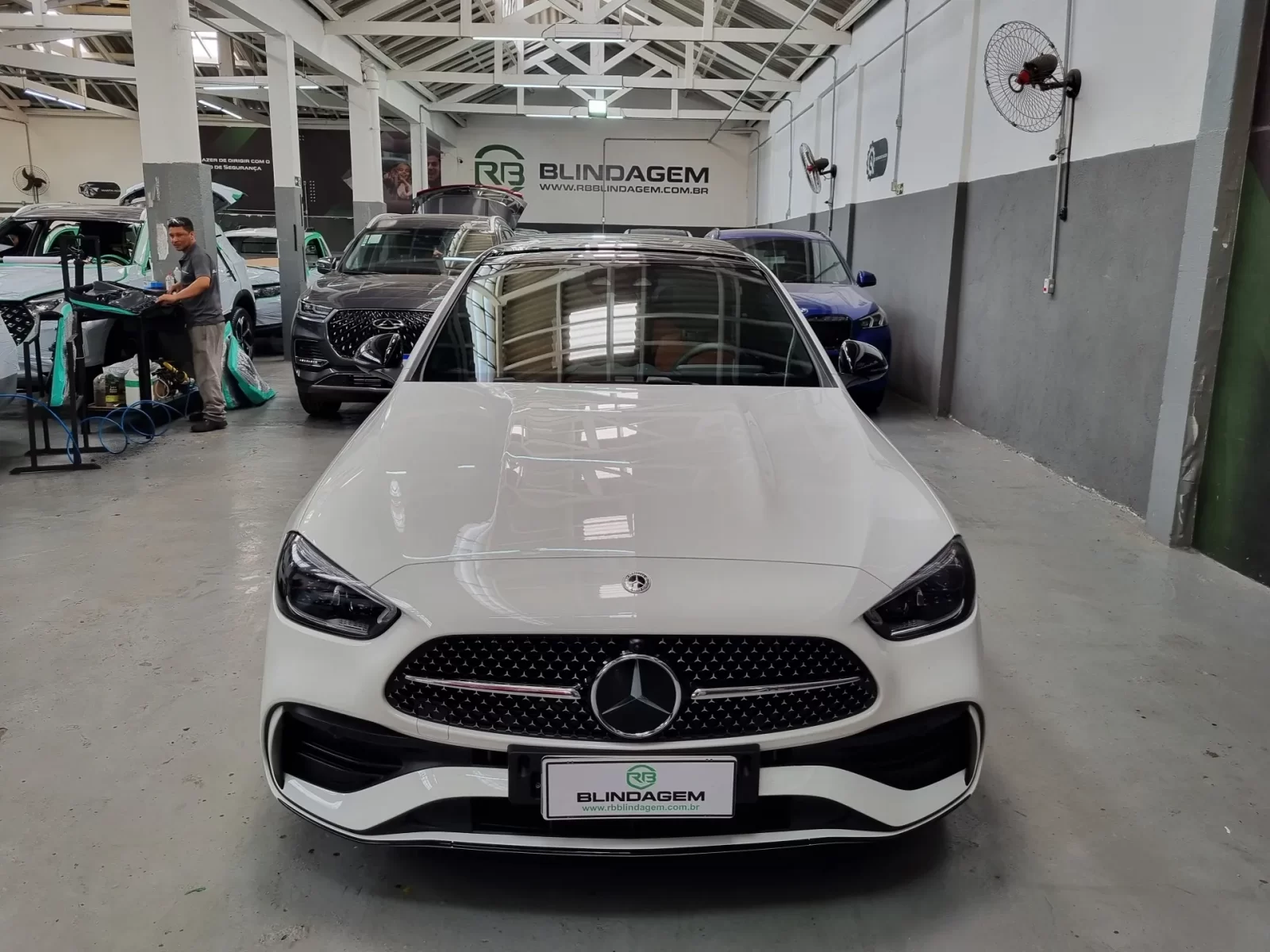 mercedesbenz-c-300-2-0-eq-boost-hibrido-amg-line-9gtronic-02webp