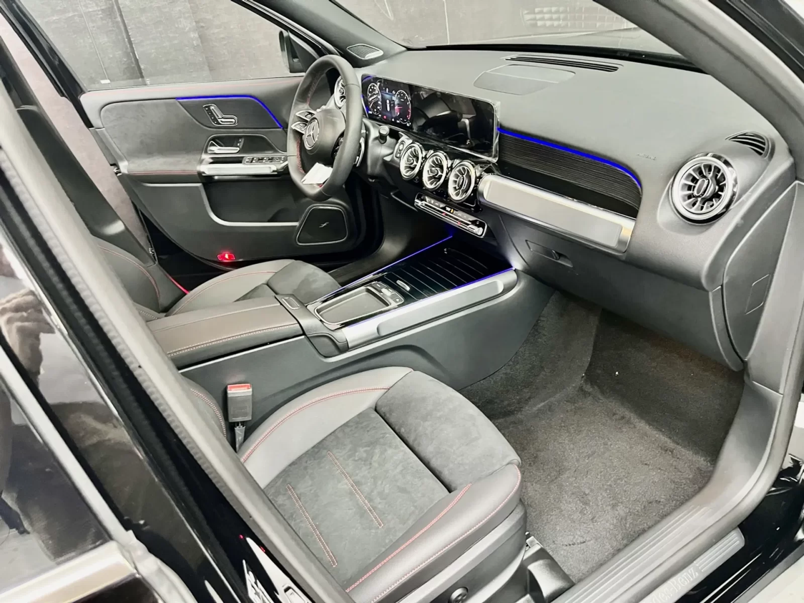 mercedesbenz-glb-220-2-0-mhev-amg-line-4matic-8gdct-wmimagem23531852130