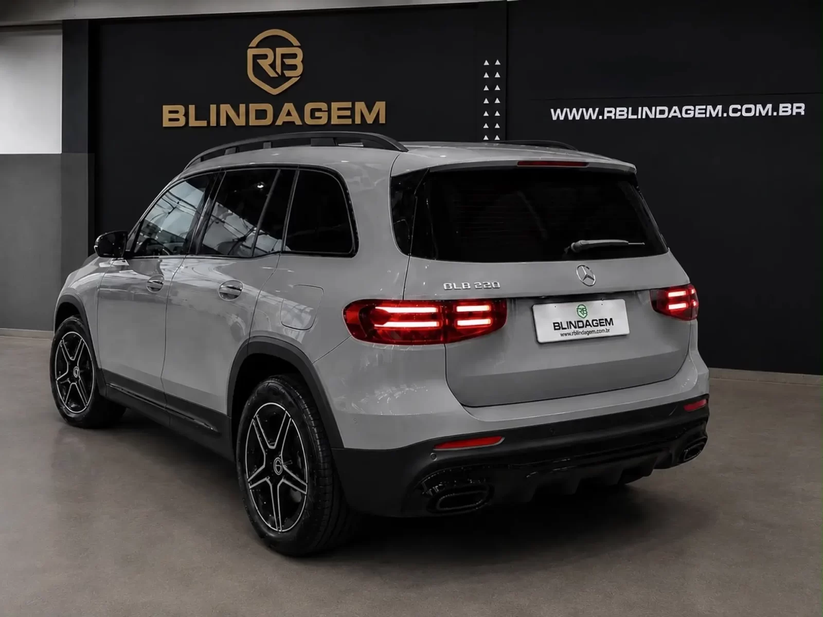 mercedesbenz-glb-220-2-0-mhev-night-edition-4matic-8gdct-3
