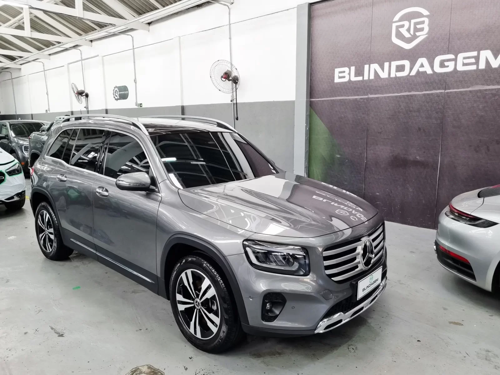 mercedesbenz-glb-220-2-0-mhev-progressive-4matic-8gdct-01