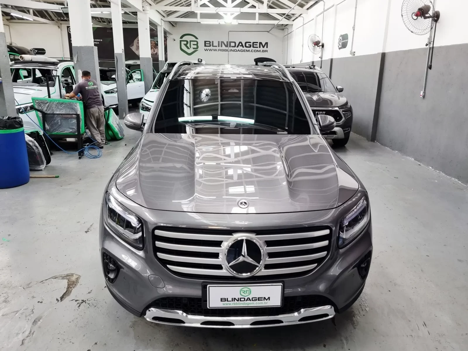 mercedesbenz-glb-220-2-0-mhev-progressive-4matic-8gdct-02