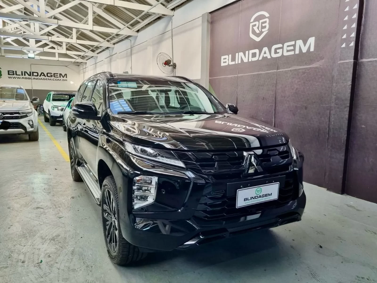 mitsubishi-pajero-sport-2-4-16v-mivec-turbo-diesel-legend-black-awd-automatico-01