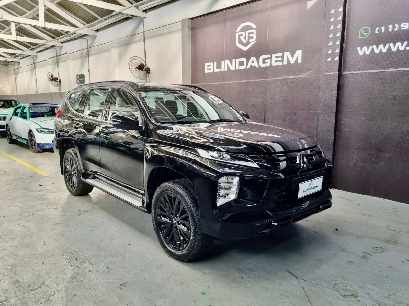 mitsubishi-pajero-sport-2-4-16v-mivec-turbo-diesel-legend-black-awd-automatico-05
