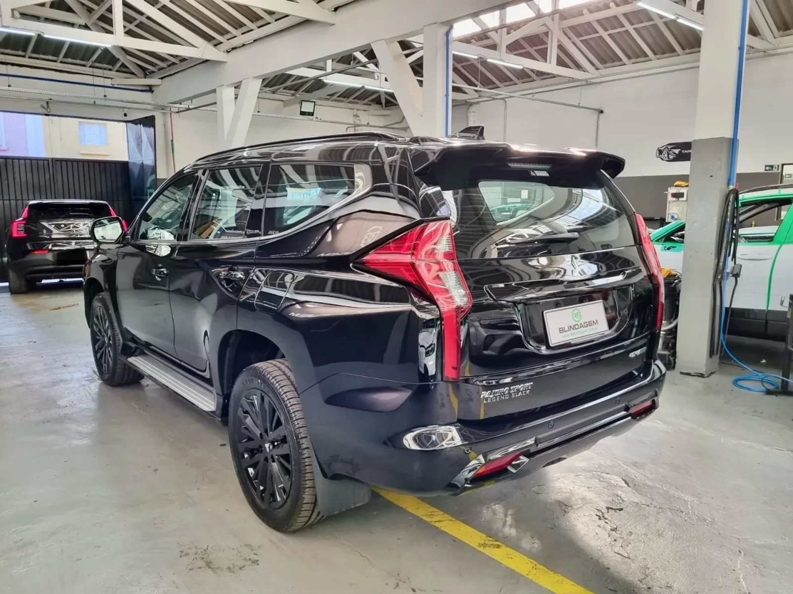 mitsubishi-pajero-sport-2-4-16v-mivec-turbo-diesel-legend-black-awd-automatico-06