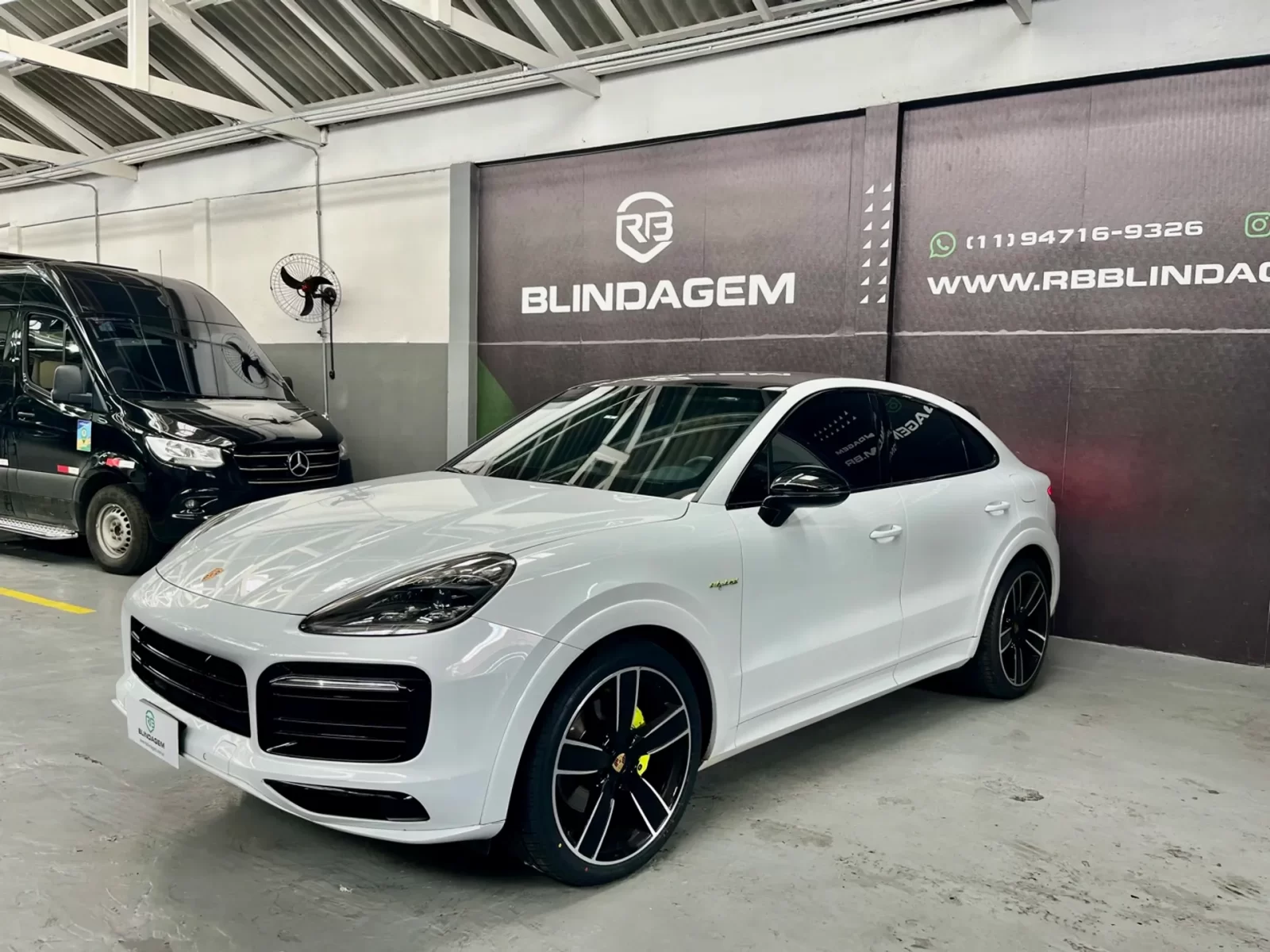 porsche-cayenne-3-0-v6-ehybrid-coupe-awd-tiptronic-s-02