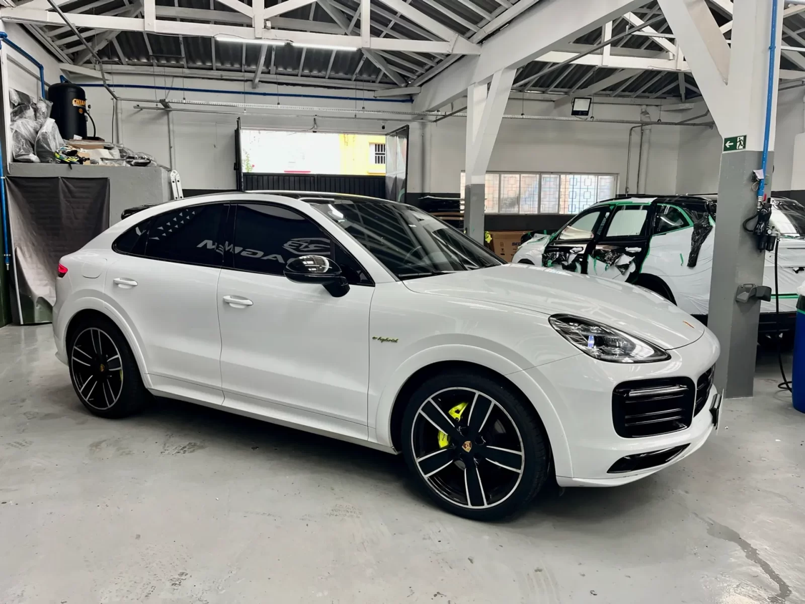 porsche-cayenne-3-0-v6-ehybrid-coupe-awd-tiptronic-s-05