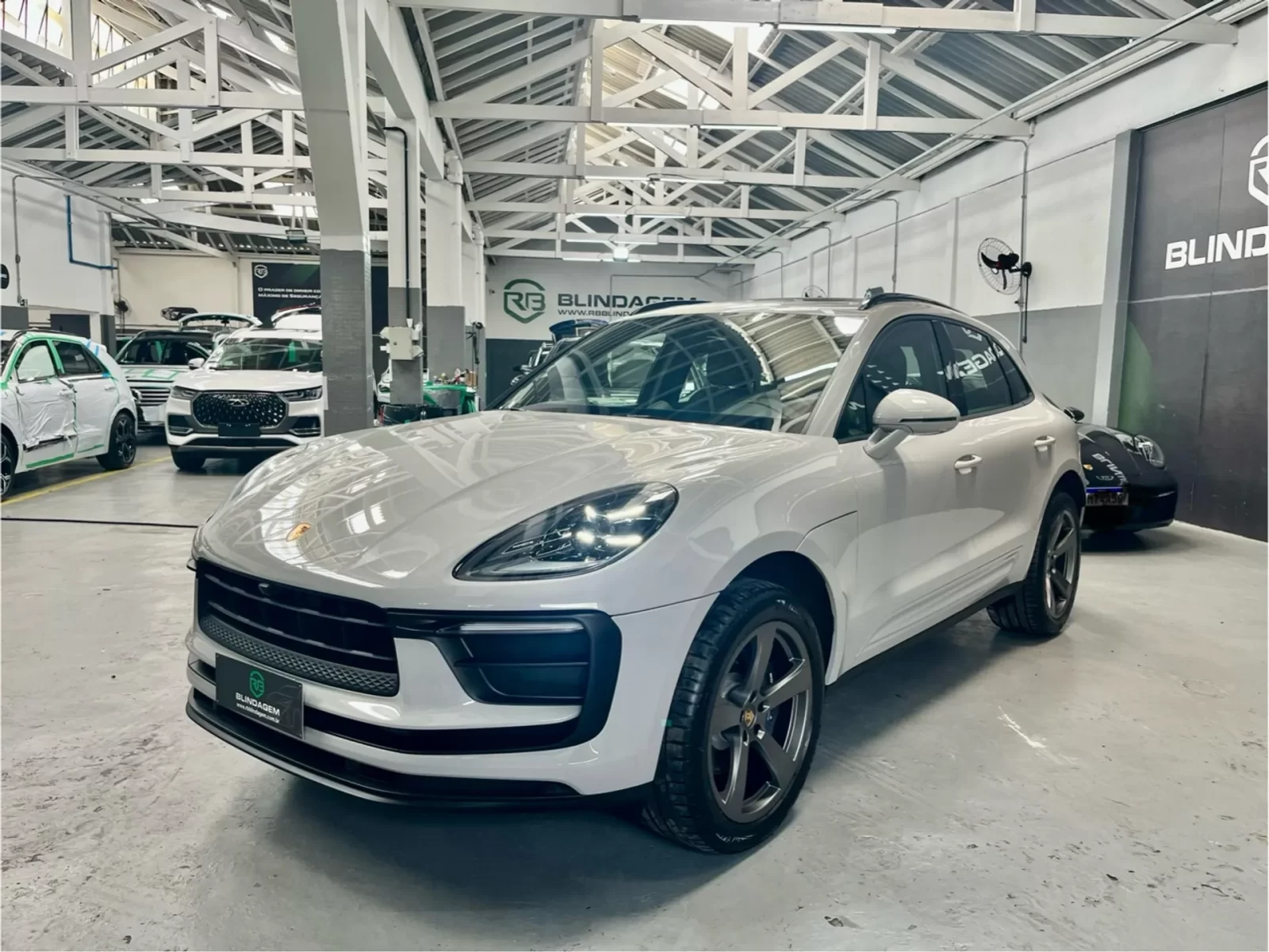 porsche-macan-20-turbo-gasolina-pdk-4-portas-2025-02