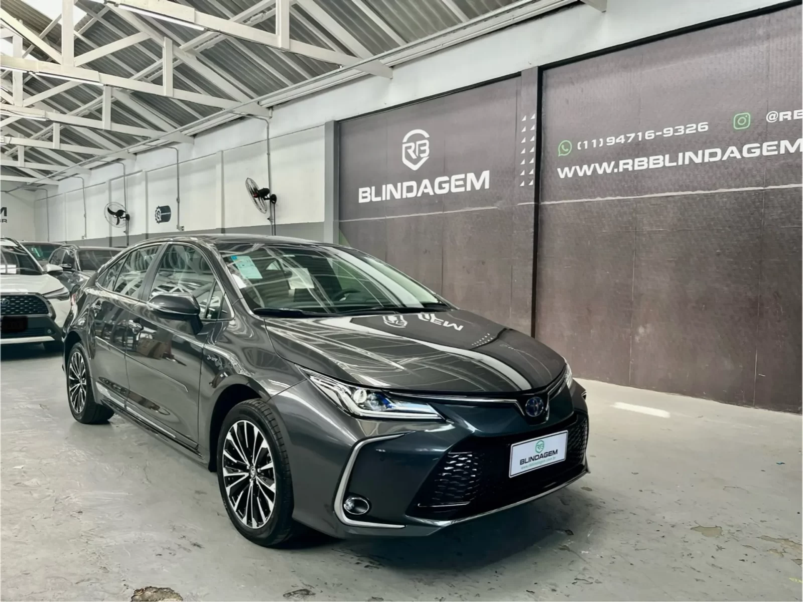 toyota-corolla-1-8-vvti-hybrid-flex-altis-premium-cvt-02