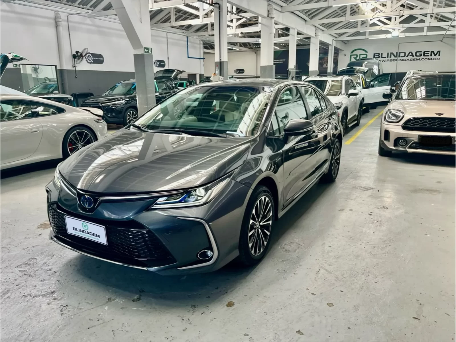 toyota-corolla-1-8-vvti-hybrid-flex-altis-premium-cvt-03