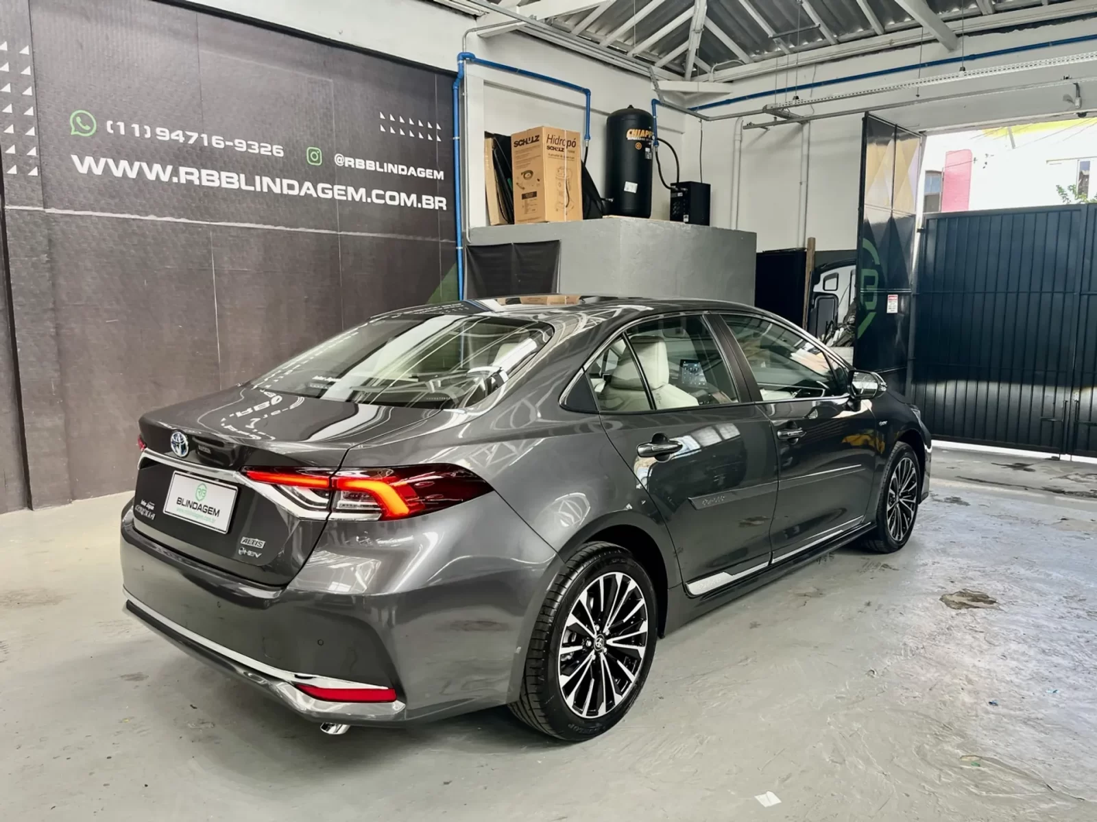 toyota-corolla-1-8-vvti-hybrid-flex-altis-premium-cvt-06