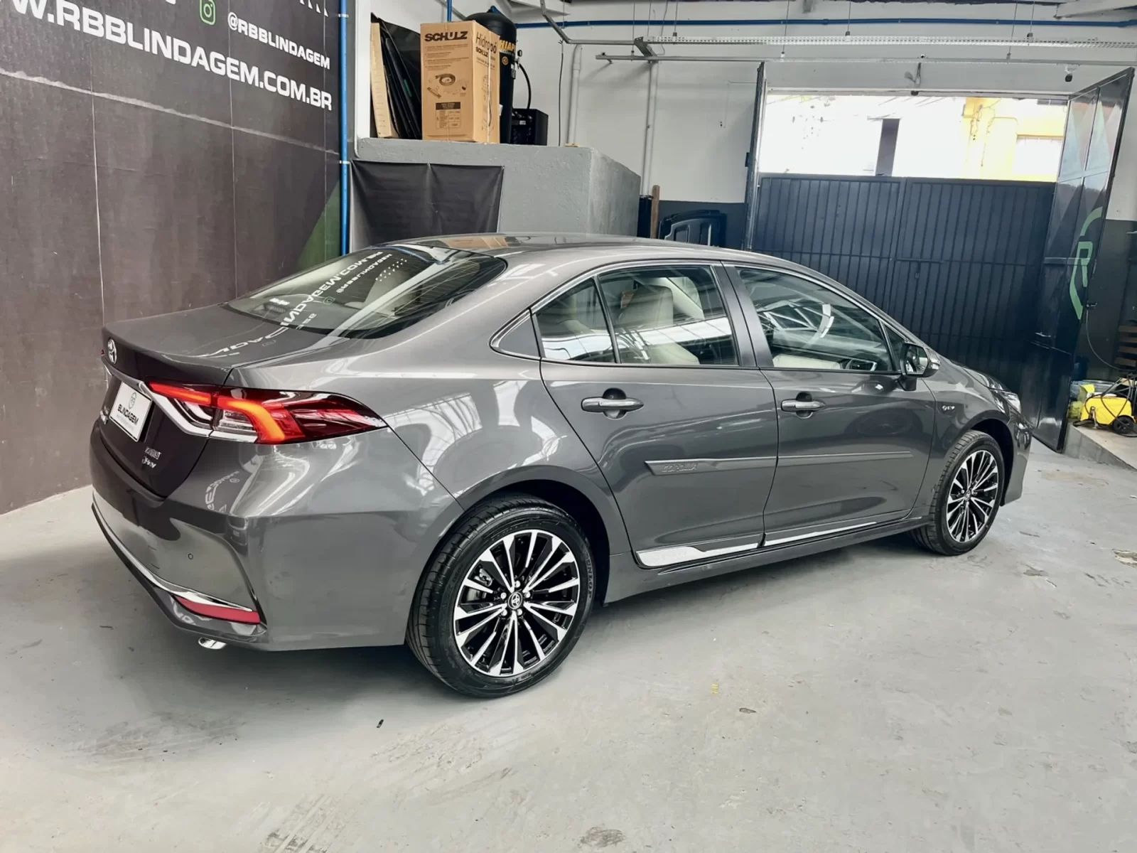 toyota-corolla-1-8-vvti-hybrid-flex-altis-premium-cvt-07