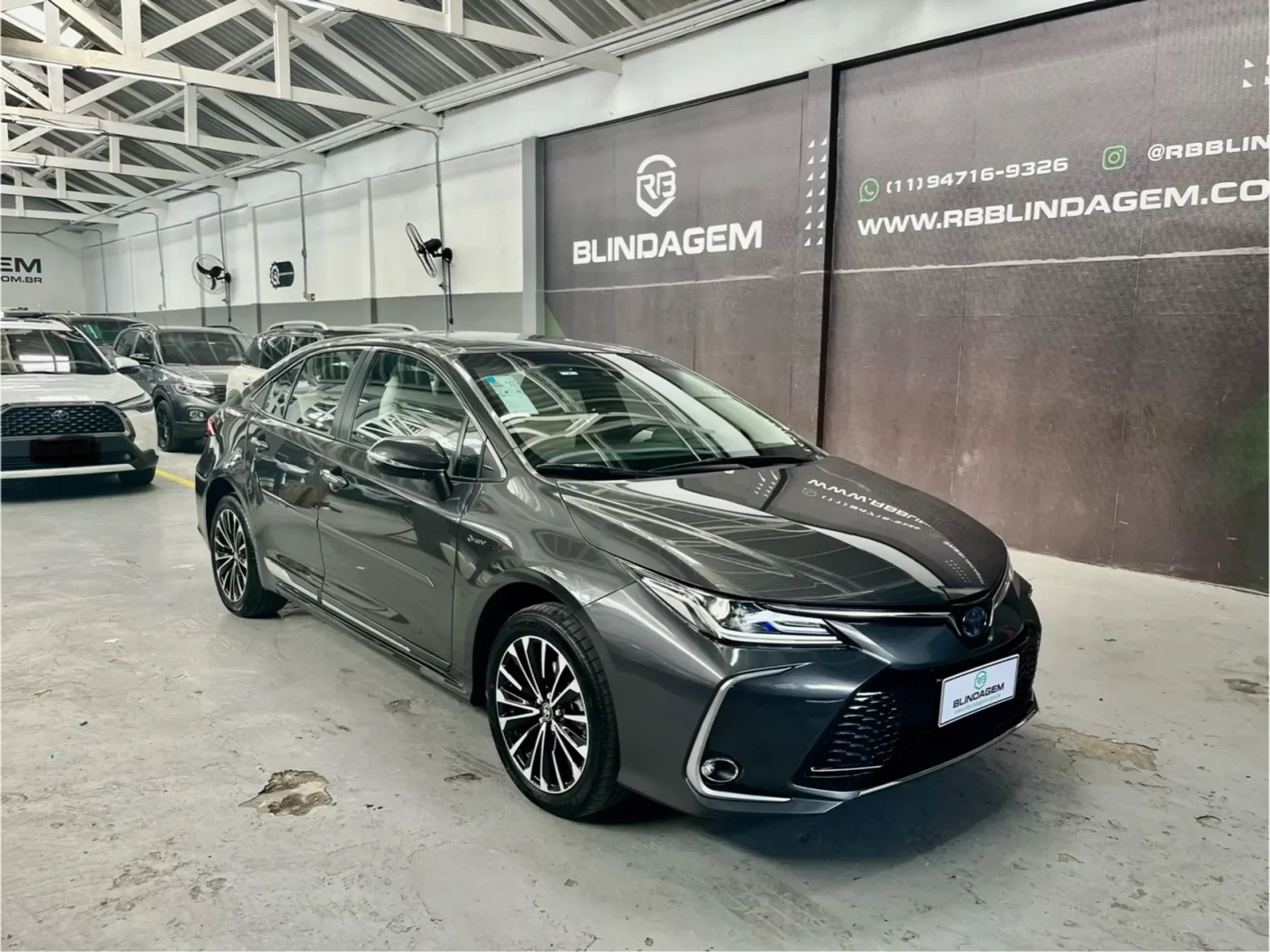 toyota-corolla-1-8-vvti-hybrid-flex-altis-premium-cvt-09
