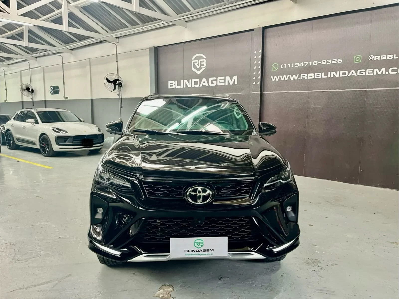 toyota-hilux-sw4-2-8-d4d-turbo-diesel-srx-platinum-7l-4x4-automatico-01