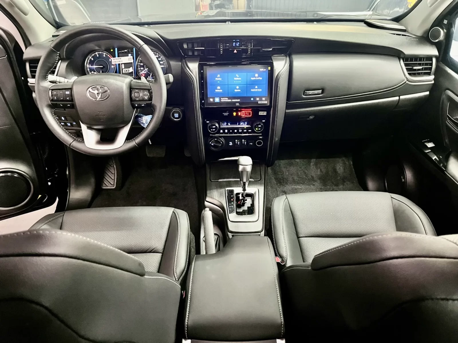 toyota-hilux-sw4-2-8-d4d-turbo-diesel-srx-platinum-7l-4x4-automatico-14