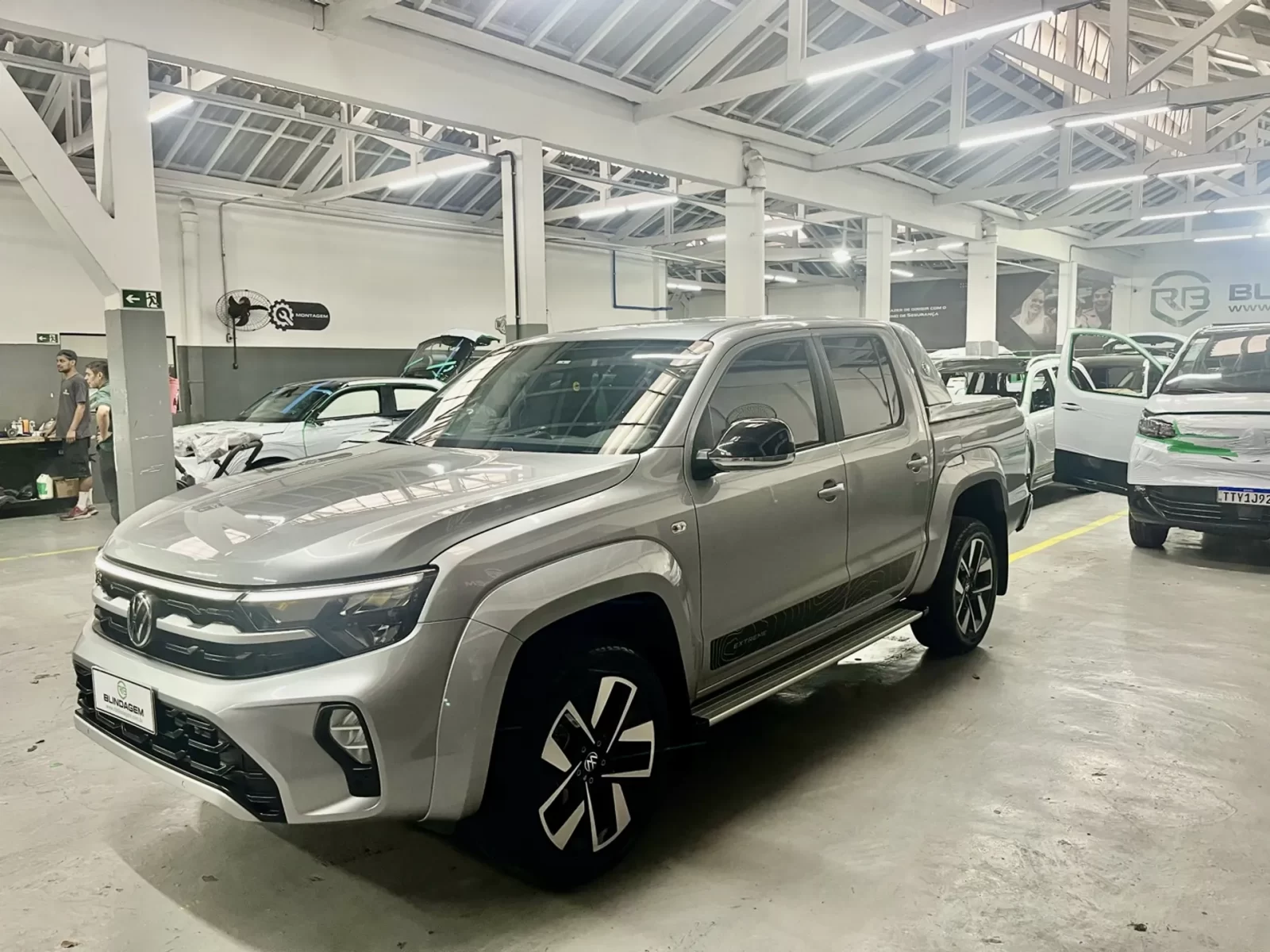 volkswagen-amarok-3-0-v6-tdi-diesel-extreme-cd-4motion-automatico-03