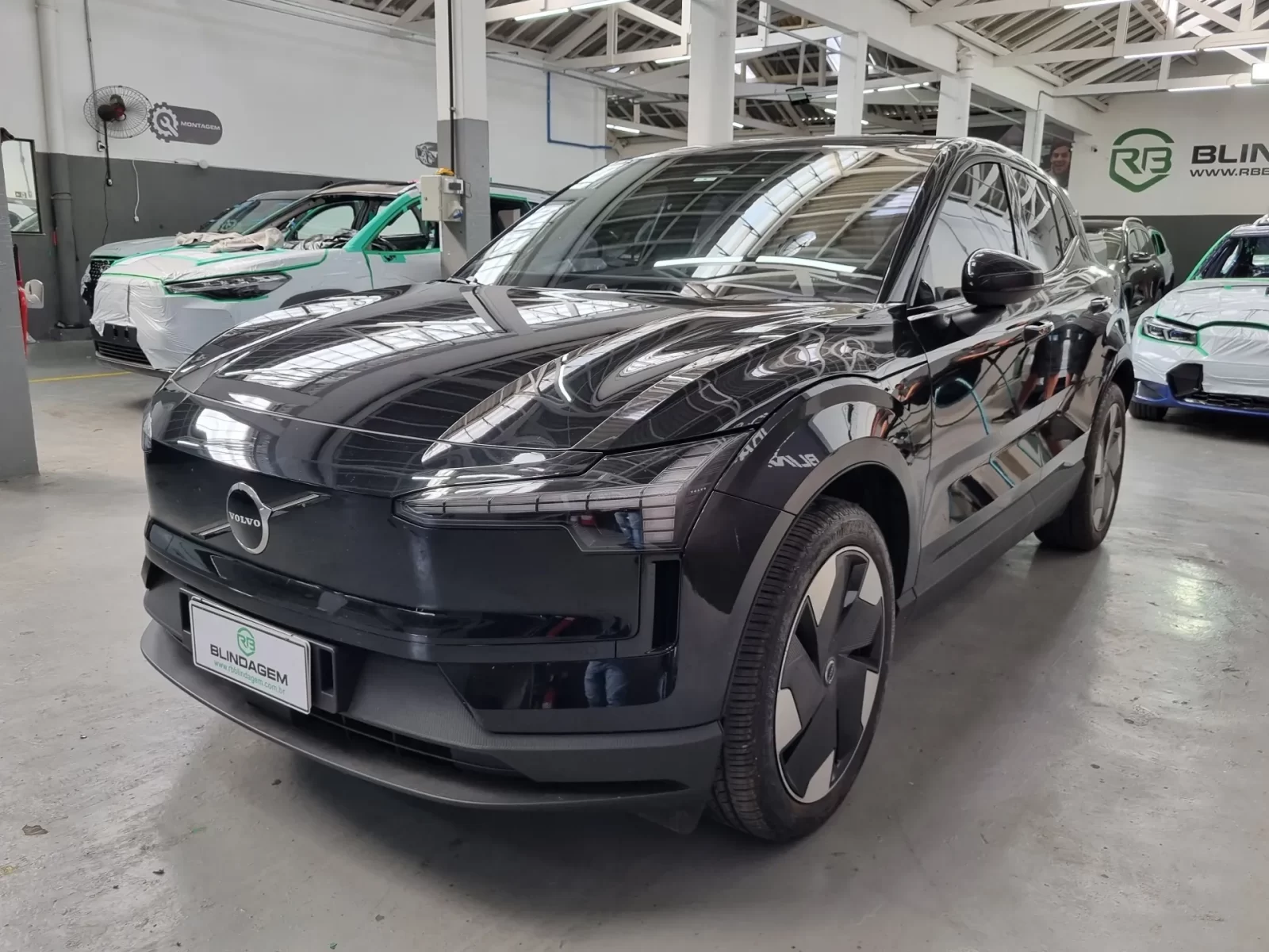 volvo-ex30-69-kw-eletrico-plus-02