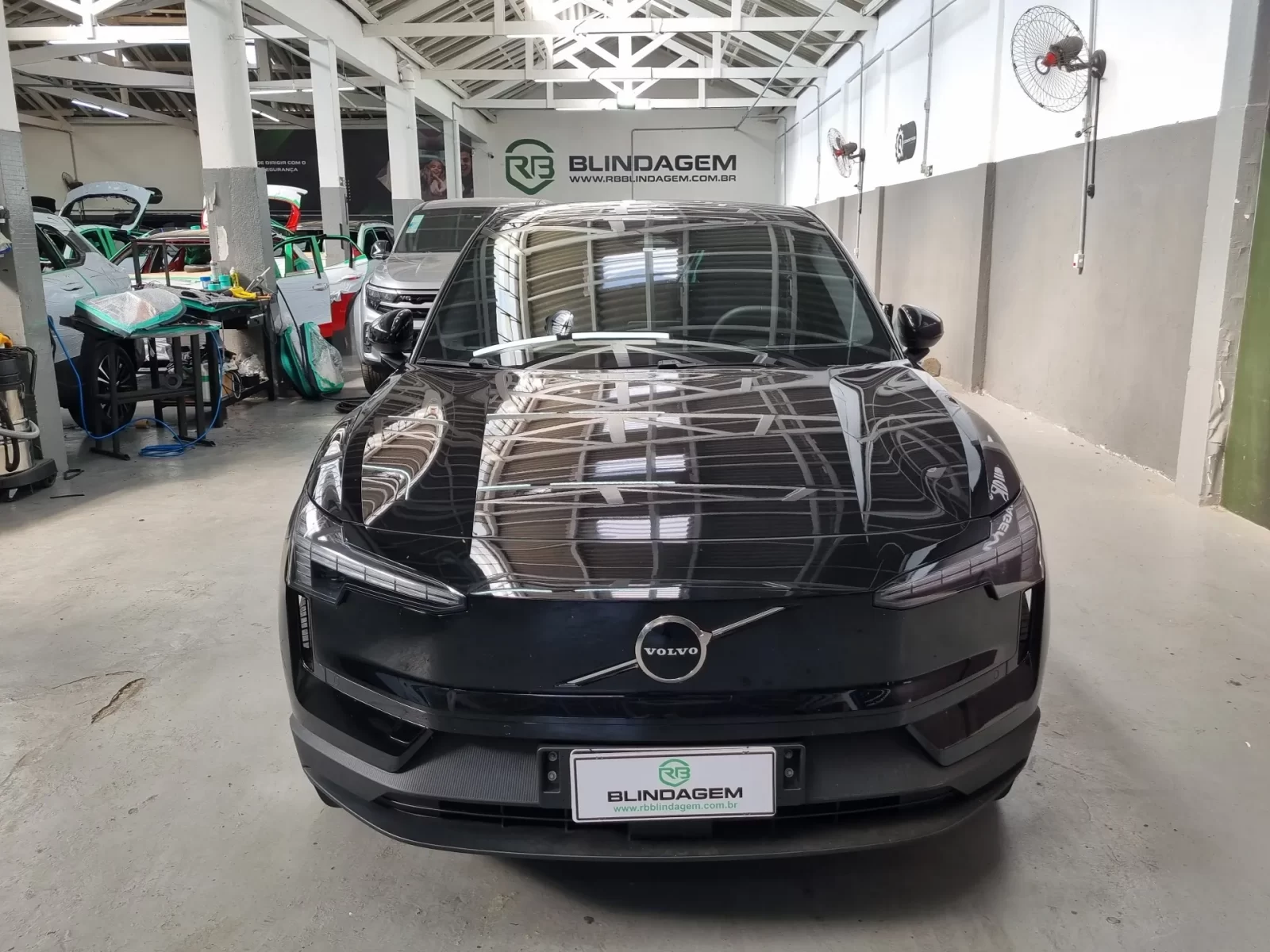 volvo-ex30-69-kw-eletrico-plus-03