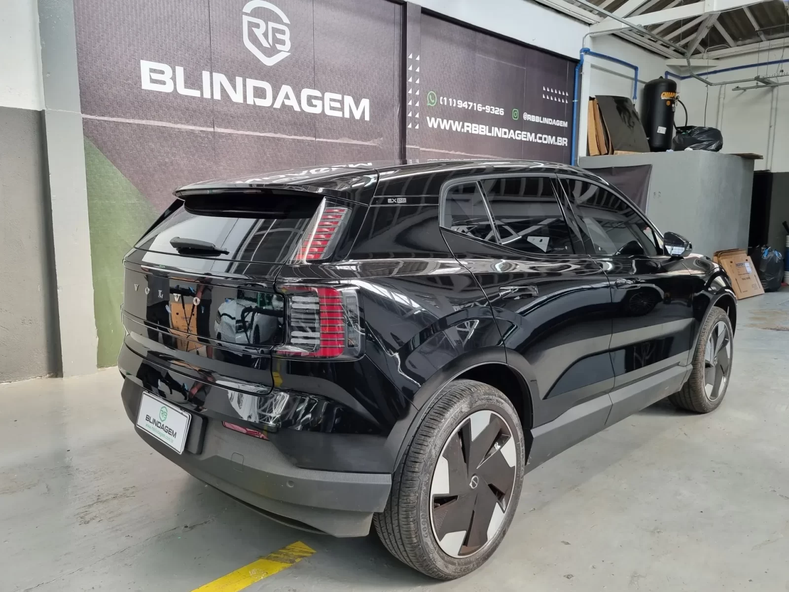 volvo-ex30-69-kw-eletrico-plus-04