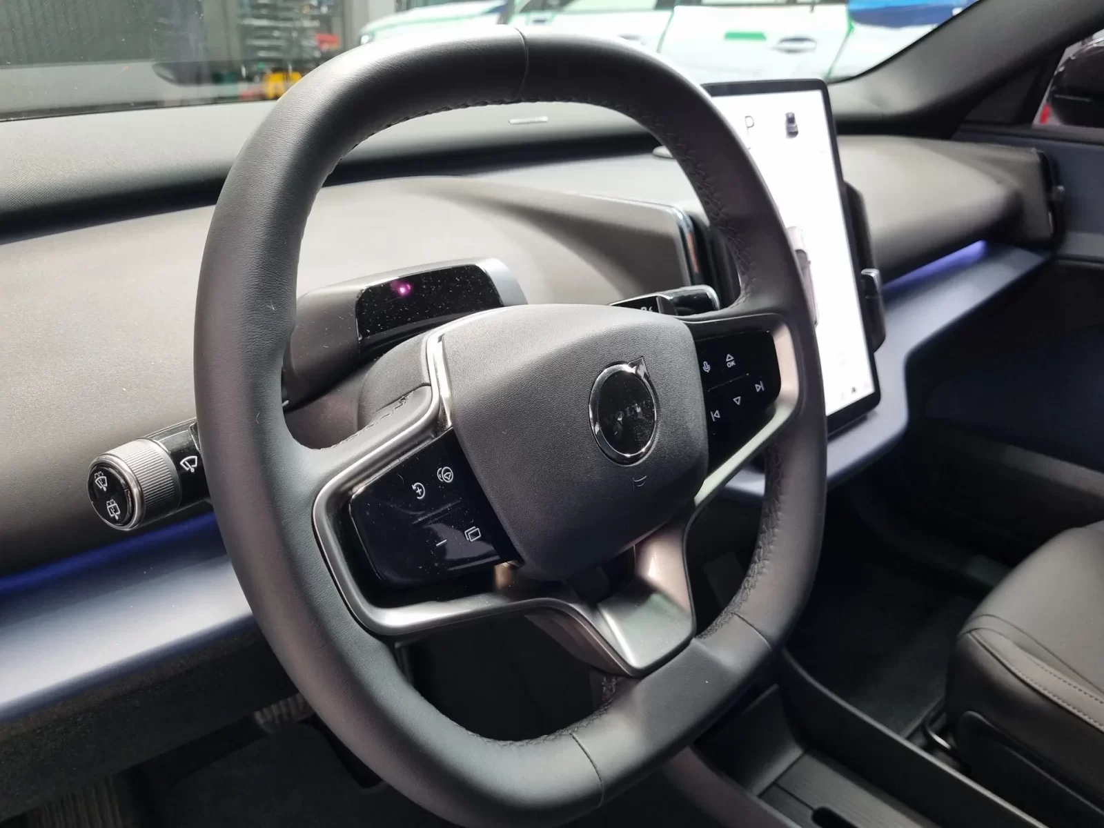 volvo-ex30-69-kw-eletrico-plus-09