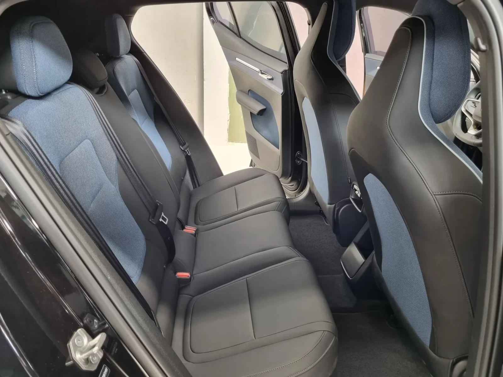 volvo-ex30-69-kw-eletrico-plus-14