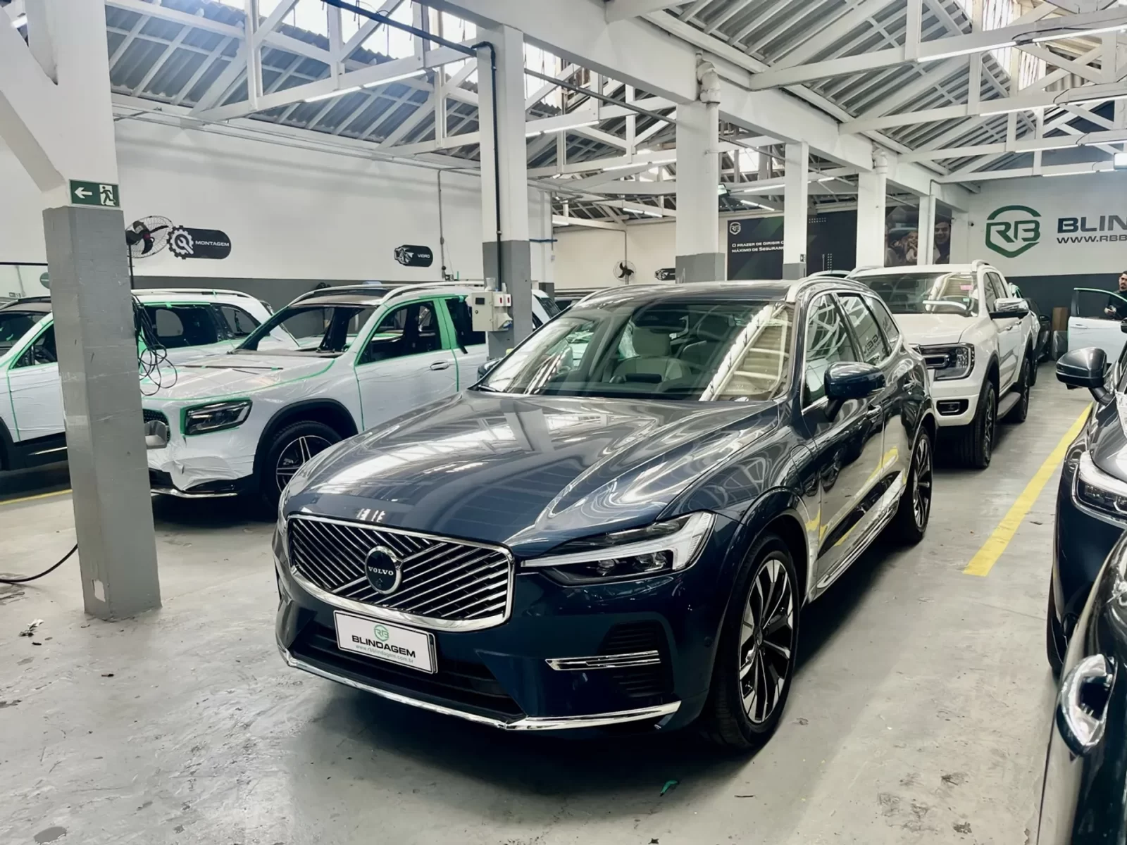 volvo-xc60-2-0-t8-phev-ultra-awd-geartronic-02