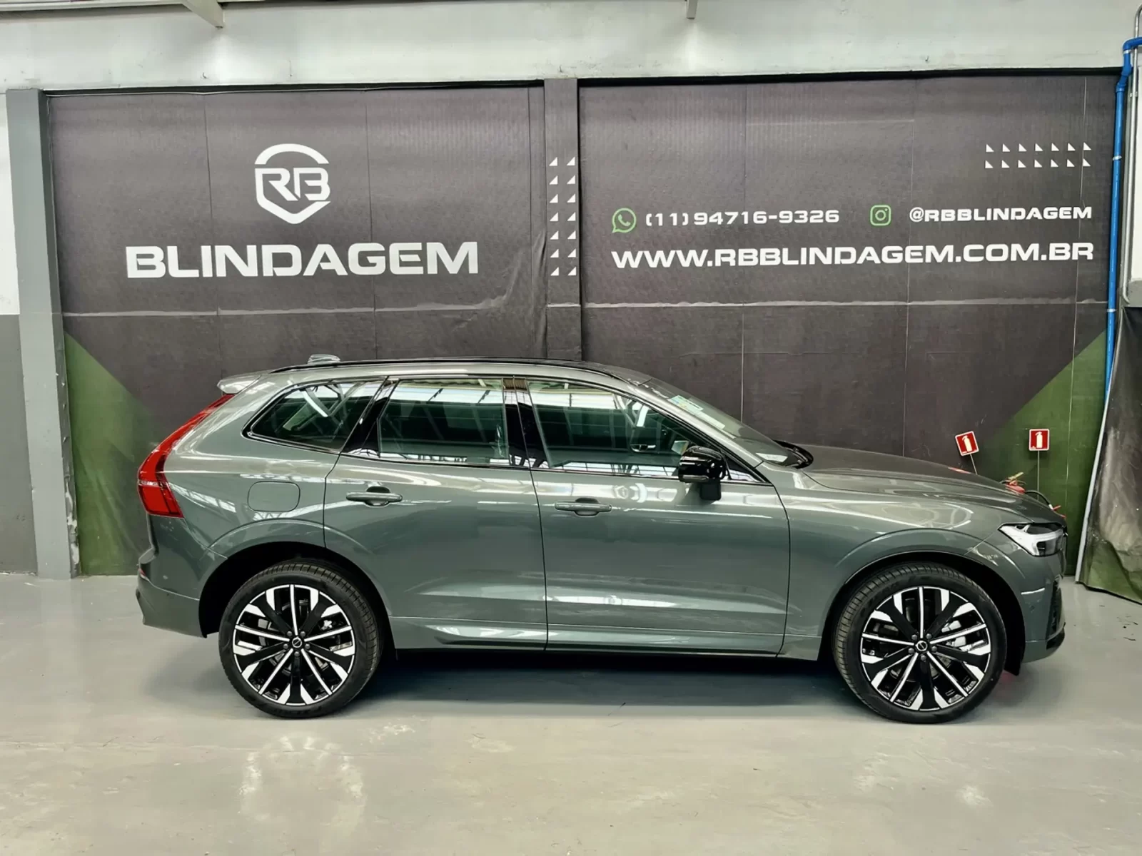 volvo-xc60-2-0-t8-phev-ultra-dark-awd-geartronic-02