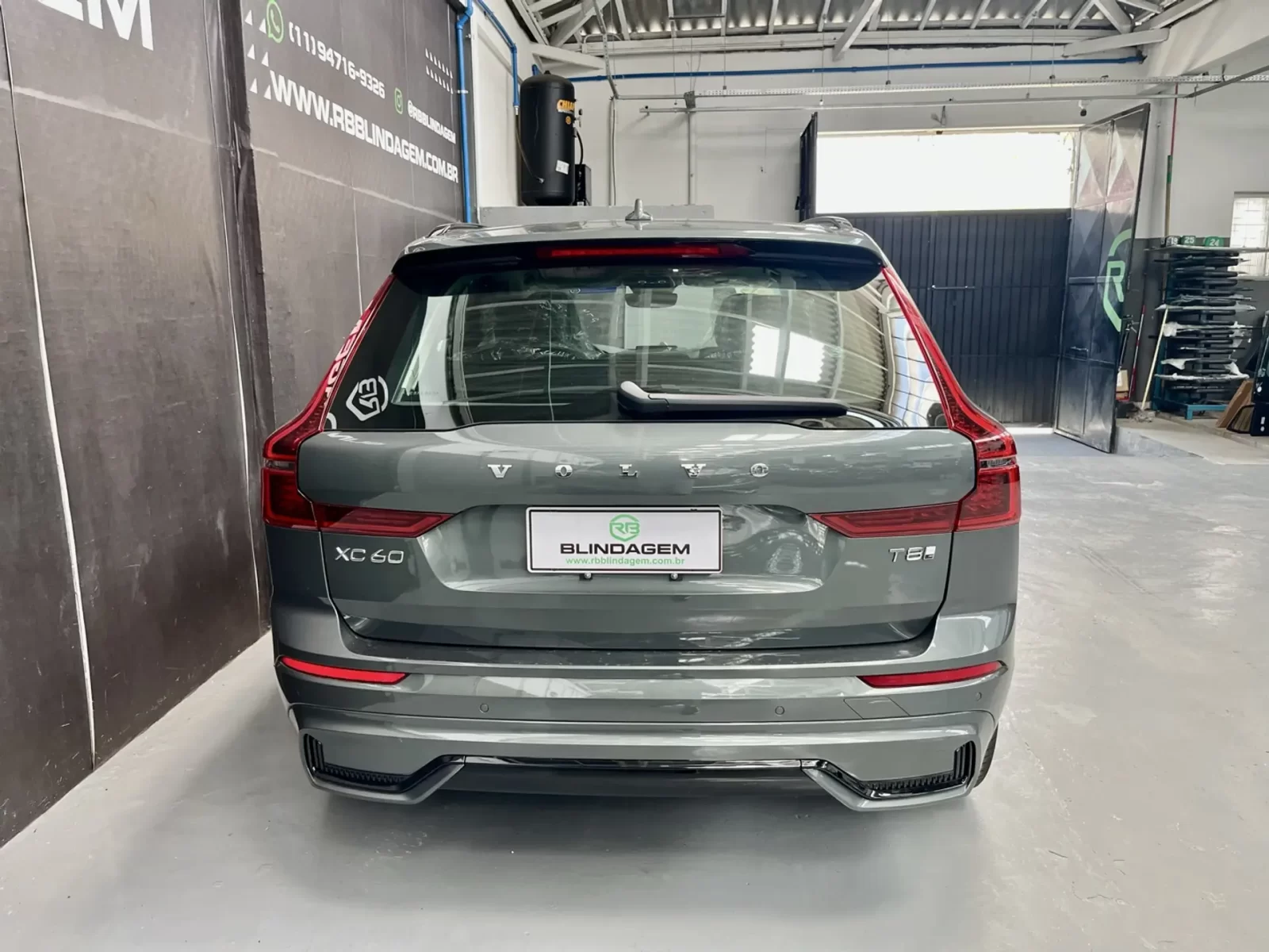 volvo-xc60-2-0-t8-phev-ultra-dark-awd-geartronic-07