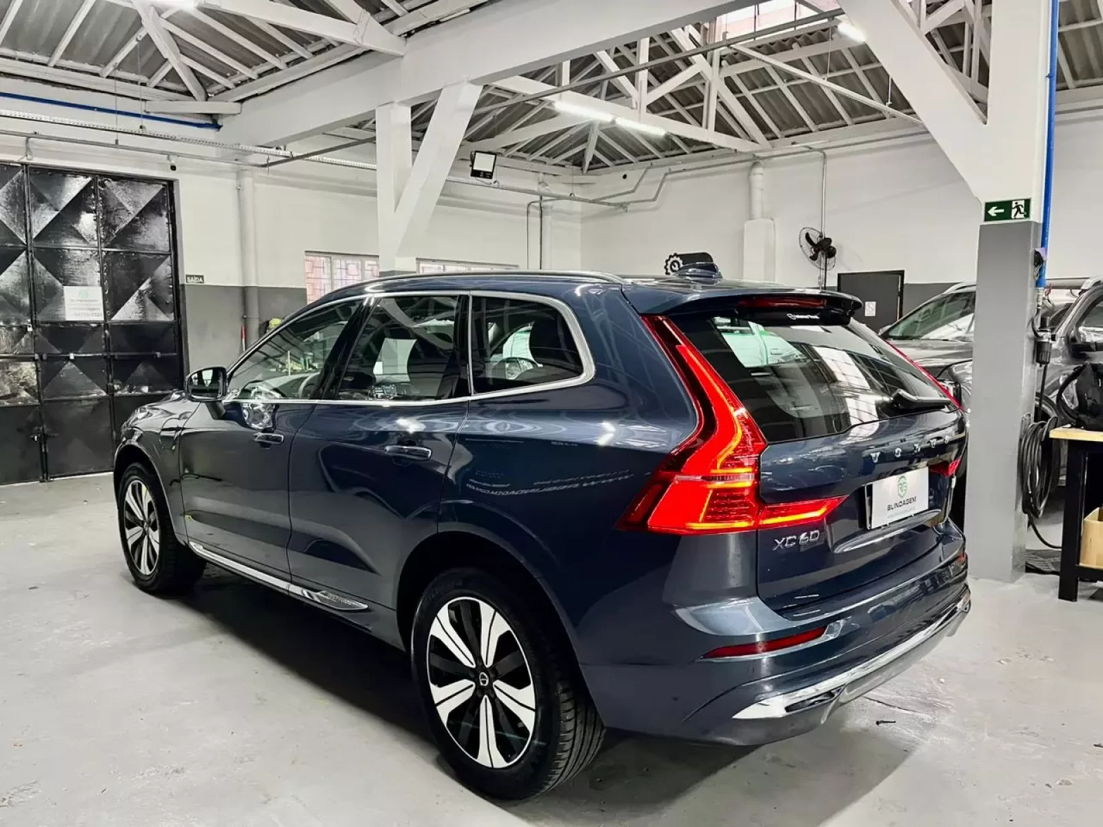 volvo-xc60-20-t8-recharge-plus-awd-geartronic-2024-4