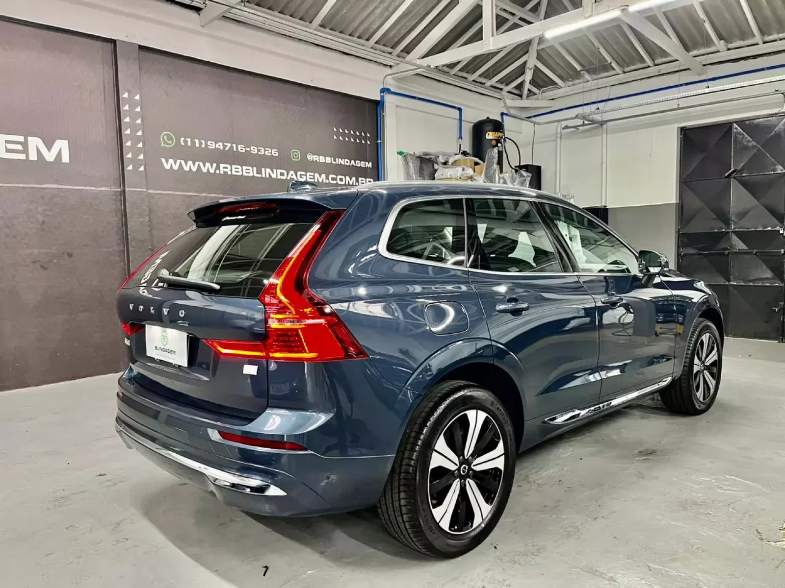 volvo-xc60-20-t8-recharge-plus-awd-geartronic-2024-5